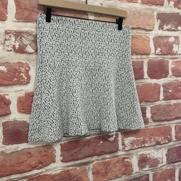 Ann Taylor Loft Skirt Women's Size 2 Off White Black Abstract Stretchy Zip Up - Picture 3 of 8